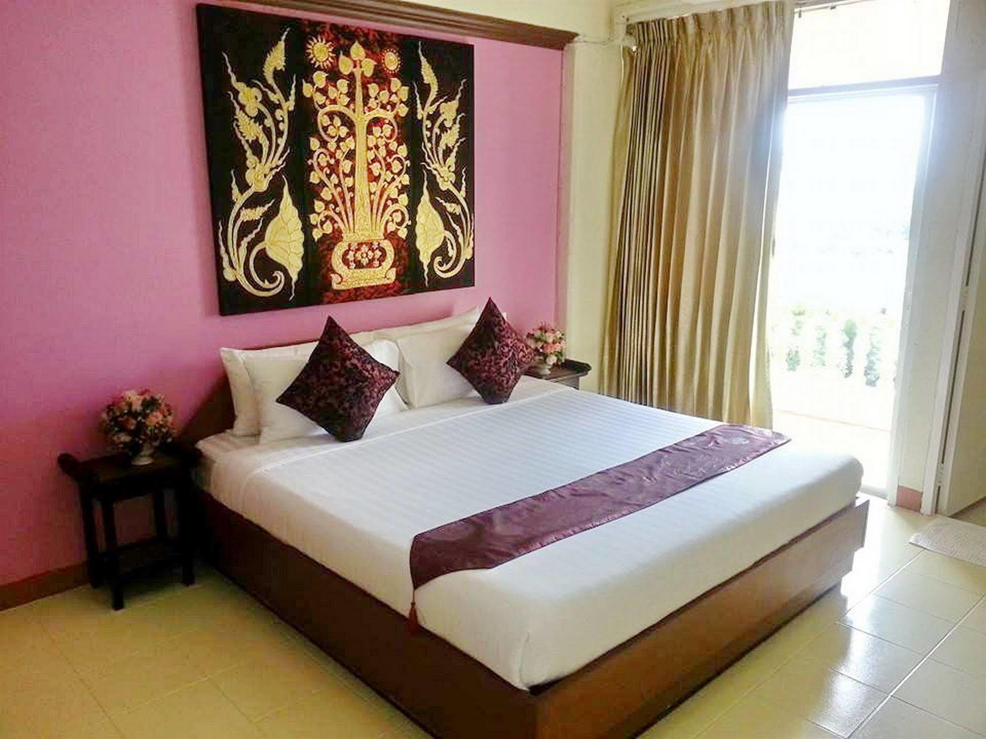 The Sun Resort & Spa Pattaya Exterior foto